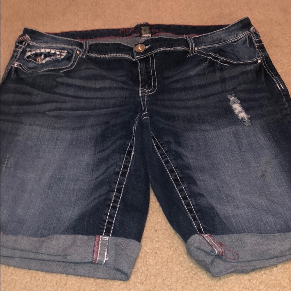 Size 18 Torrid Ariya Jeans Capris